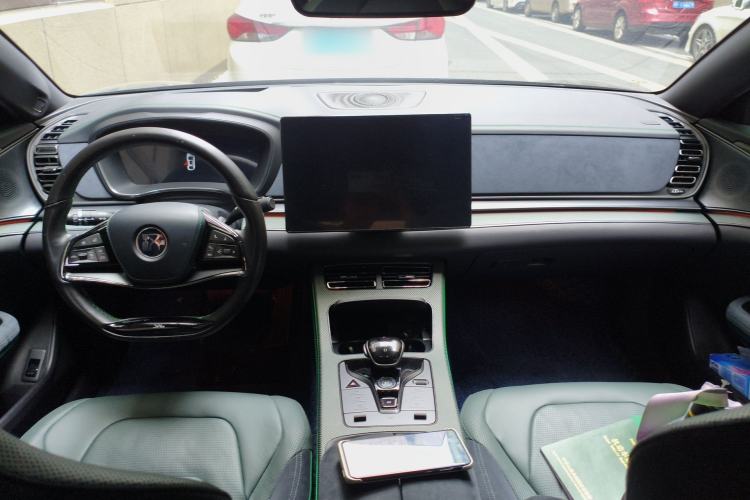 Used BYD Han 2022 EV 610 km All-Wheel-Drive Qianshan Cui Limited Edition Center Console