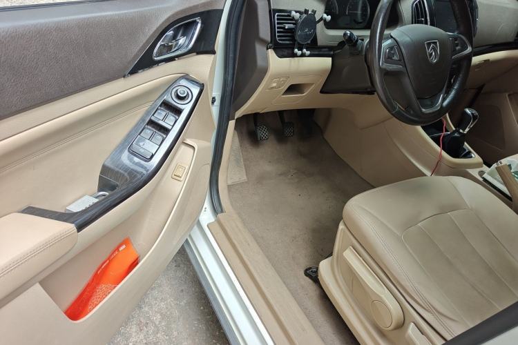 Used Baojun 730 2014 1.5L Manual Luxury Navigation ESP Version 7 Seats
