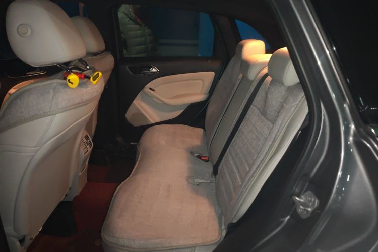 Used Mercedes-Benz B-Class 2015 B 200 Fashion Model Left Rear Seat