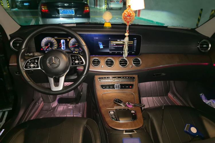 Used Mercedes-Benz E-Class 2019 Facelifted E 300 L Stylish Version Center Console