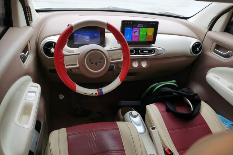 Used Wuling Hongguang MINIEV 2025 Four-Door Version Advanced Edition Center Console