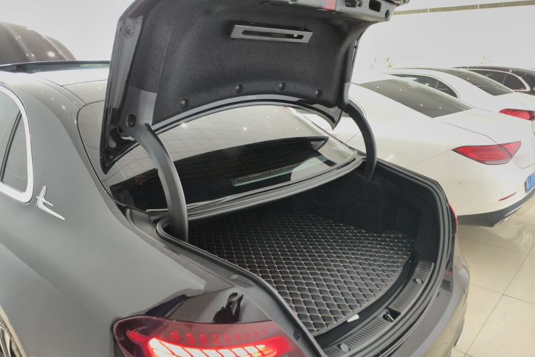 Used Mercedes-Benz E-Class New Energy 2022 Restyled E 350 e L Plug-in Hybrid Sports Sedan Trunk