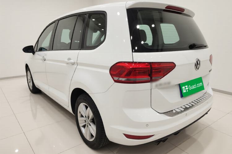 Used Volkswagen Touran 2016 Volkswagen Touran L 280TSI Manual Trend Edition Exterior 3