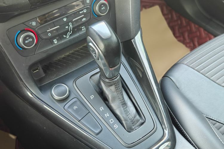 Used Ford Focus 2015 Hatchback EcoBoost 125 Automatic Supreme Style Edition
