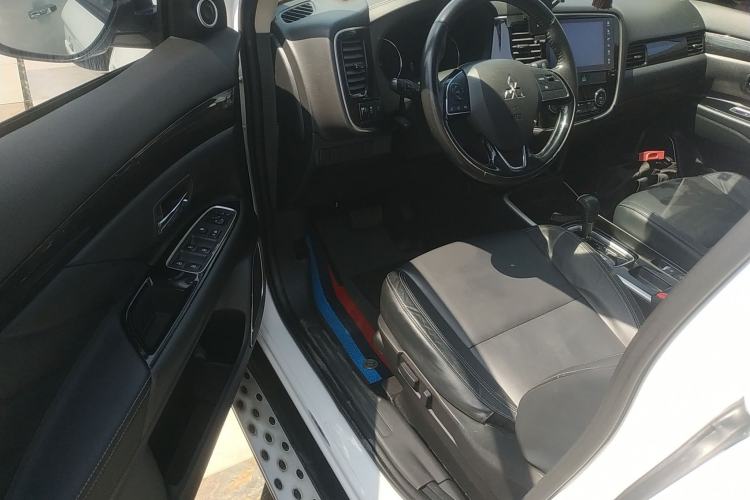 Used Mitsubishi Outlander 2019 2.0L Two-Wheel Drive Comfort Edition 5 Seats China V Standard
