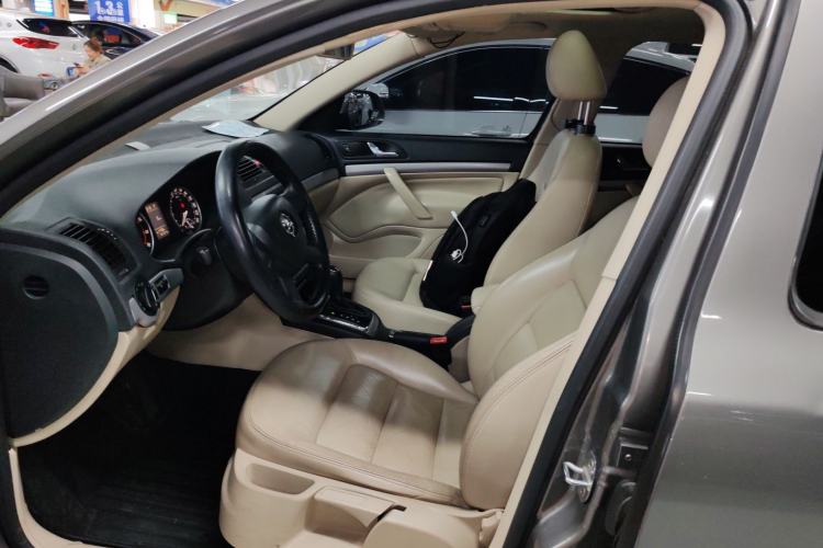 Used Skoda Octavia 2015 Classic Model 1.6L Automatic Elegance Edition
