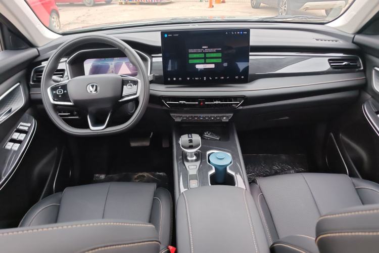 Used CHANGAN CS75 2026 Model PRO 1.5T DCT Prestige 7-Seater Center Console