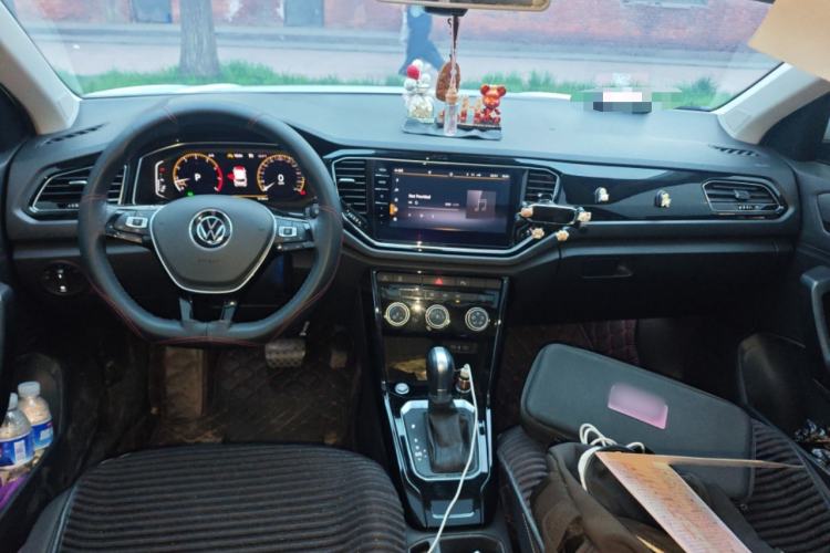 Used Volkswagen T-ROC 2022 280TSI DSG Two-Wheel Drive Comfort PLUS Center Console