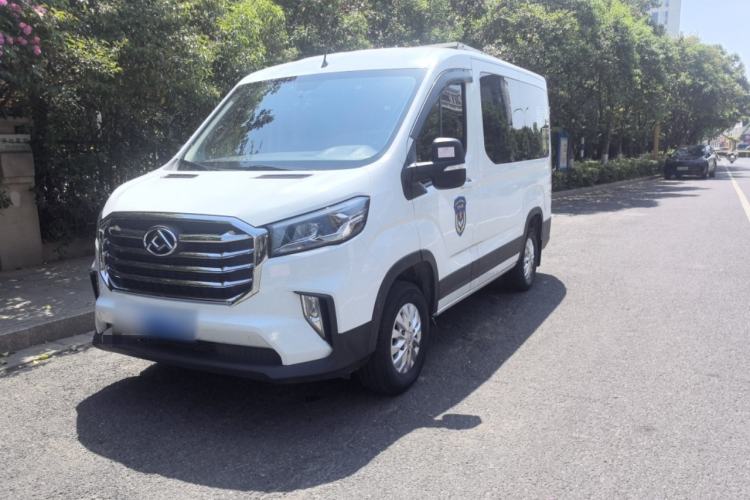 Used SAIC MAXUS Xintu V90 2022 2.0T Manual Zhiyun King Rear-Drive Short Wheelbase Mid-Roof Design with Single Rear Tire and 6 Seats