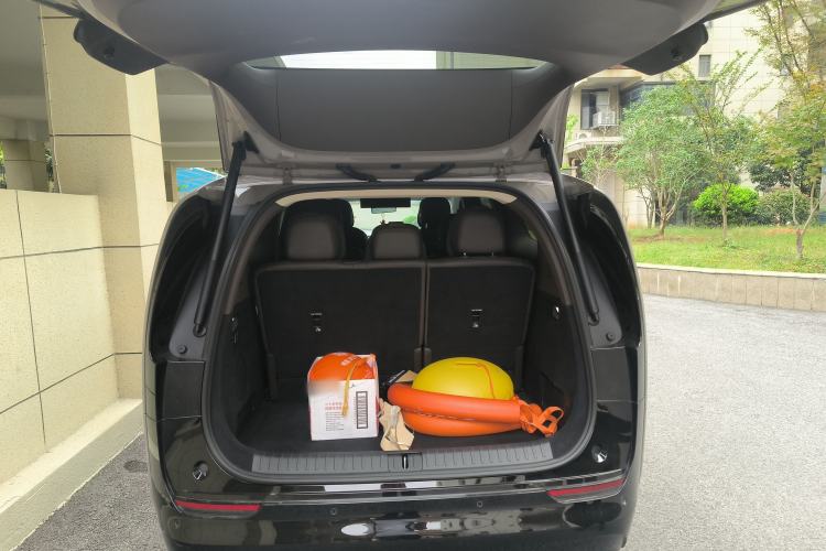 Used Li Auto MEGA 2024 Ultra Model Trunk