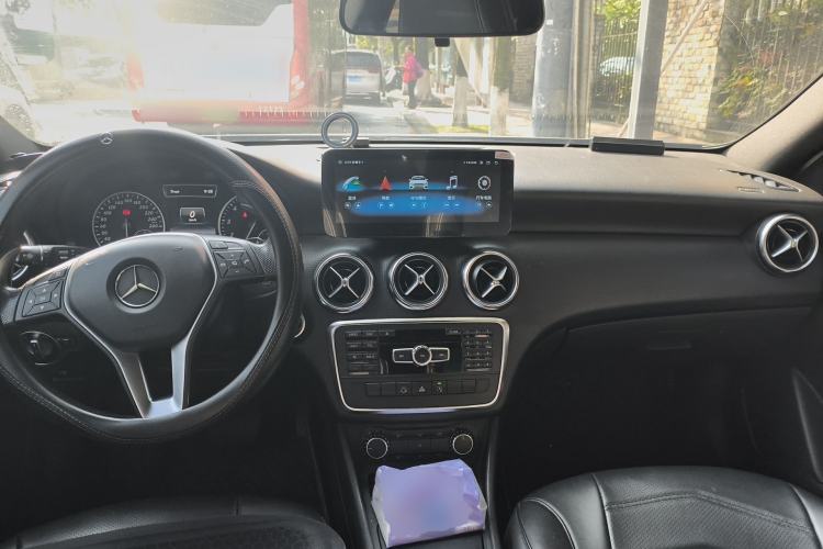 Used Mercedes-Benz A-Class 2015 A 180 Standard Model Center Console