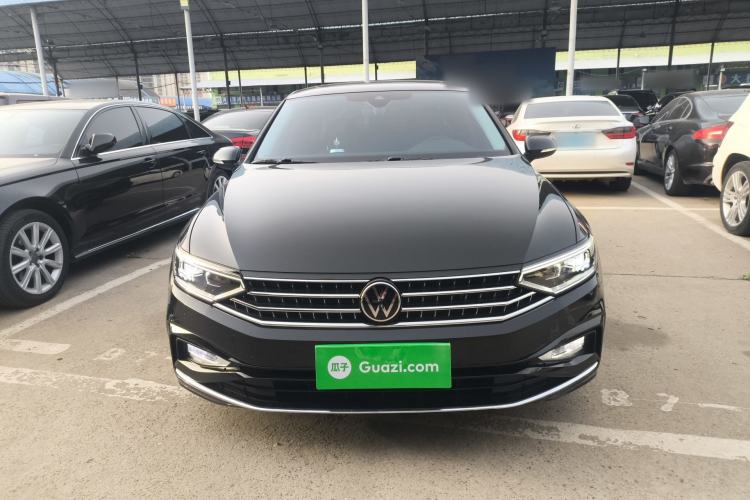 Used Volkswagen Magotan 2025 Zhongxiang Version 330TSI DSG Luxury Edition Front