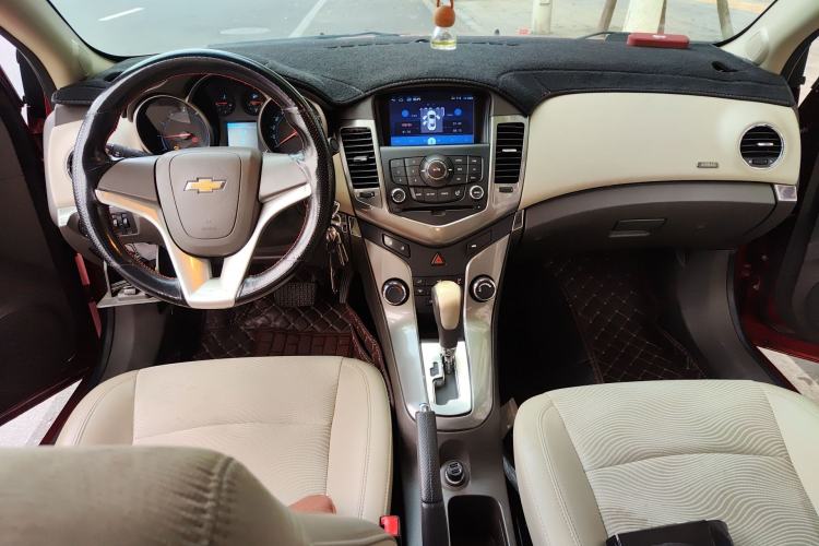 Used Chevrolet Cruze 2015 1.5L Classic SE AT Center Console