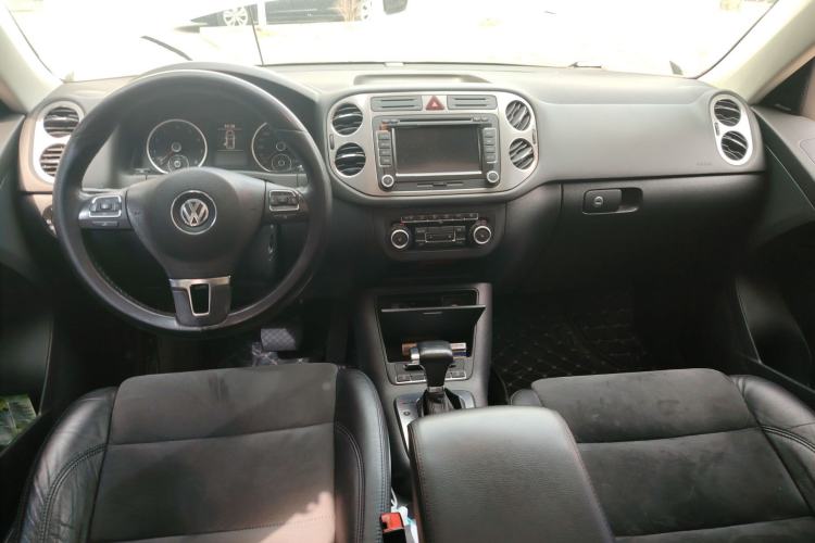 Used Volkswagen Tiguan 2010 2.0 TSI Automatic All-Wheel Drive Flagship Navigation Edition Center Console