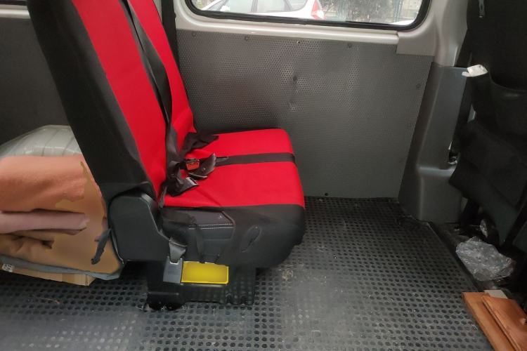 Used SAIC MAXUS Xintu V80 2019 2.5T Classic Edition 6-Speed Manual – Aoyuntong Short Wheelbase Mid-Height Design 5/6 Seats