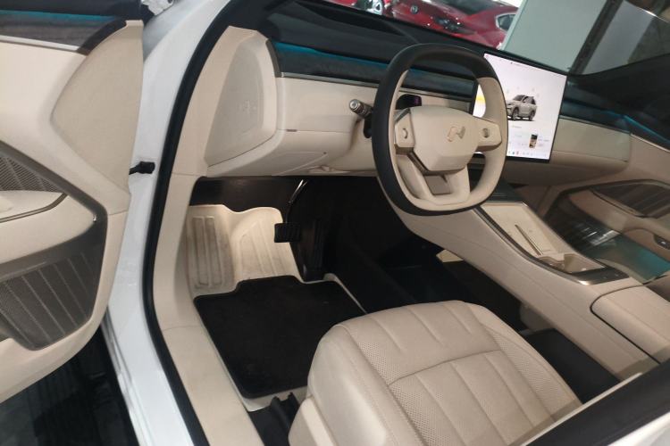 Used ONVO Luxeed L90 2025 Model—Max Six-Seater Version
