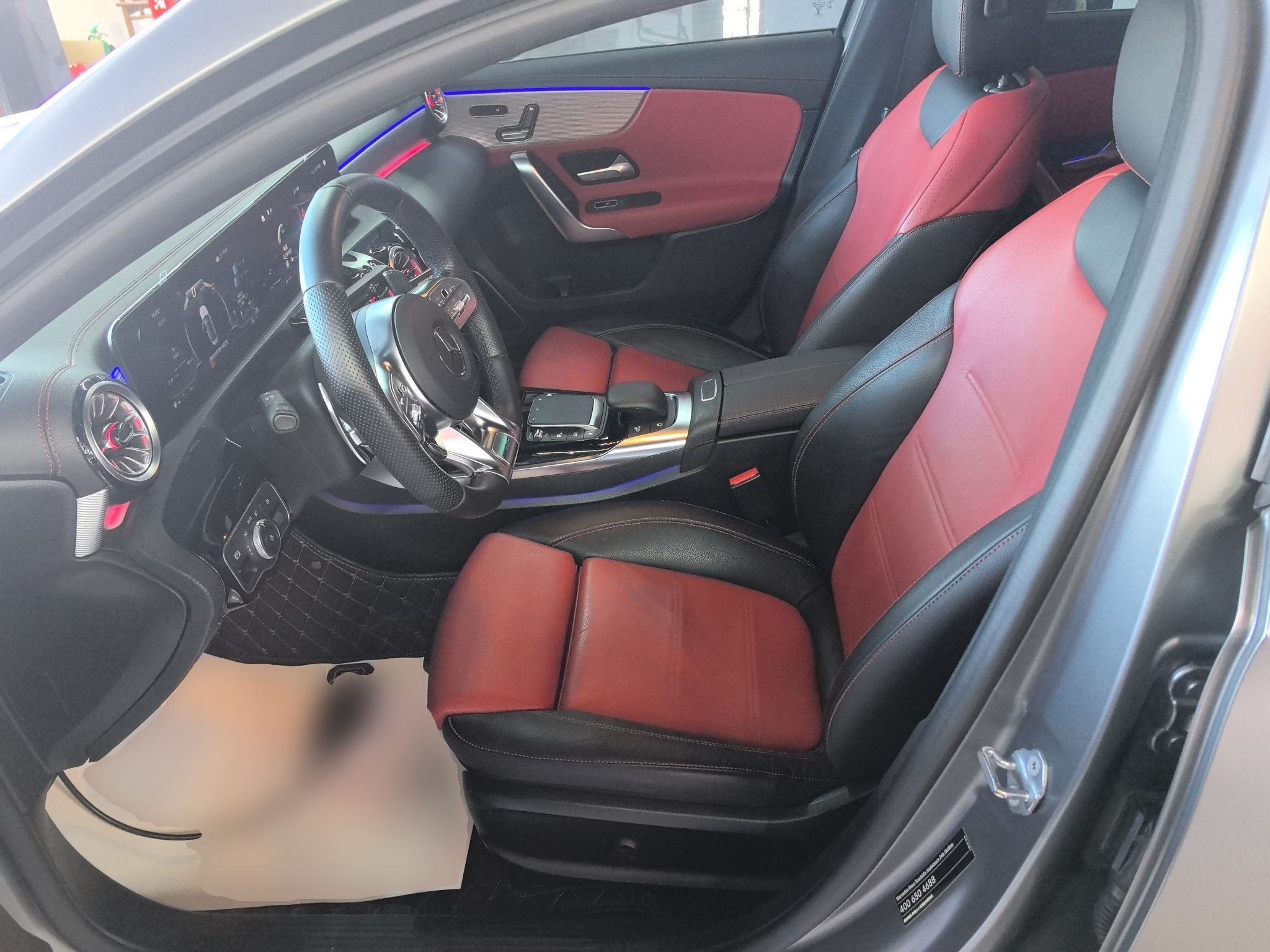 Переднее сиденье в автомобиле