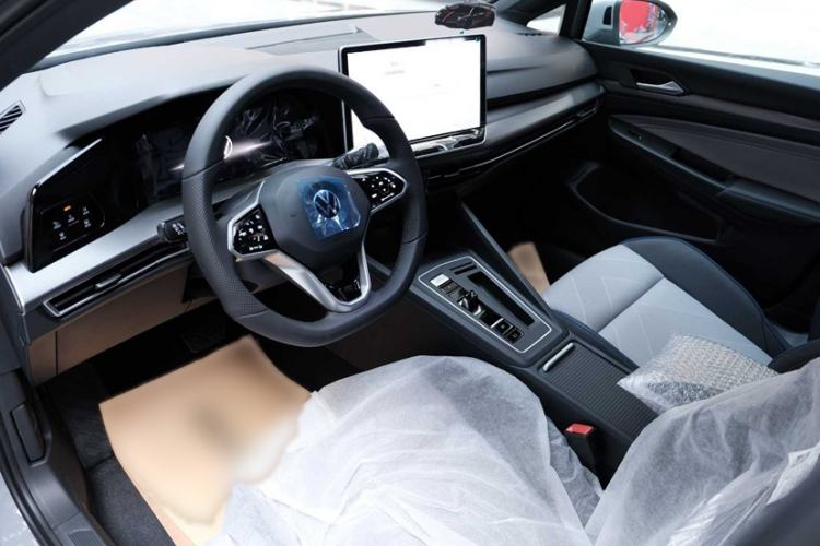 Used Volkswagen Golf 2025 Facelift 300TSI R-Line Interior 3