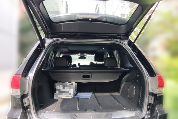 Used Jeep Grand Cherokee 2016 3.0L Elite Navigation Edition Trunk