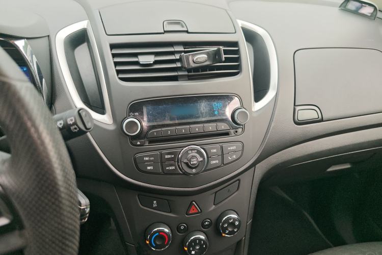 Used Chevrolet Trax 2014 1.4T Automatic Two-Wheel Drive Comfort Version Audio And AC Panel