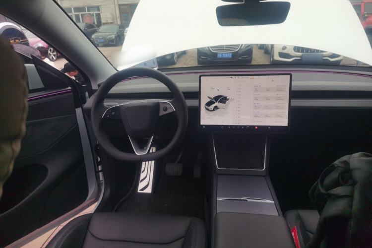 Used Tesla Model Y 2025 Long-Range All-Wheel-Drive Version
