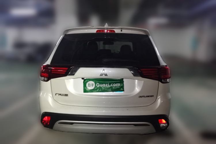 Used Mitsubishi Outlander 2019 2.0L Two-Wheel Drive Comfort Edition 7-Seater China VI Standard Rear