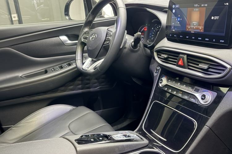 Used Hyundai Santa Fe 2020 380 TGDi Automatic Two-Wheel Drive GLS Luxury Edition Interior 6