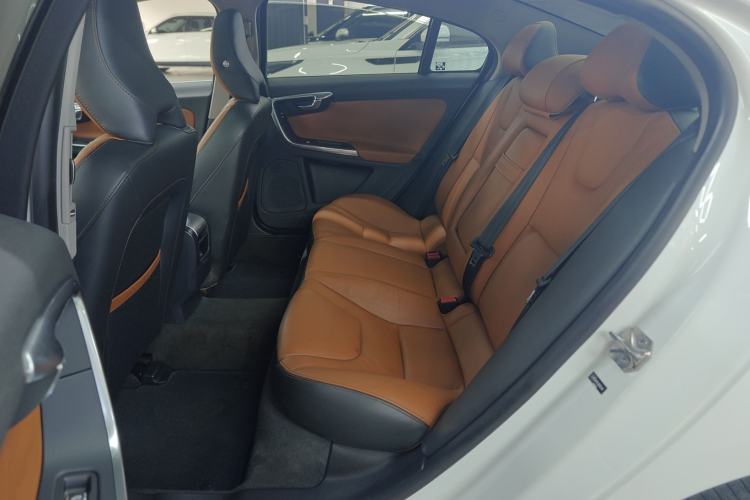 Used Volvo S60 2018 S60L T4 Zhiyuan Edition Left Rear Seat
