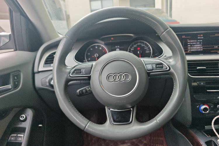 Used Audi A4L 2013 35 TFSI Automatic Technology Edition Steering Wheel