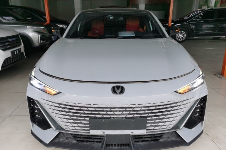 Used Changan UNI-V 2022 1.5T Smart Navigation Version