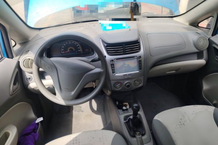 Used Chevrolet Sail 2013 Sedan 1.2L Manual Warm Edition Center Console
