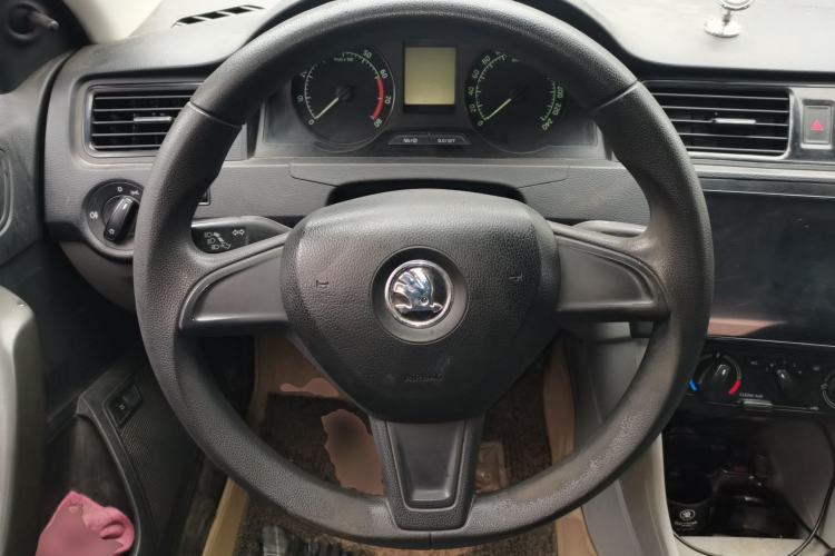 Used Skoda Rapid 2015 1.6L Manual Le Xuan Model