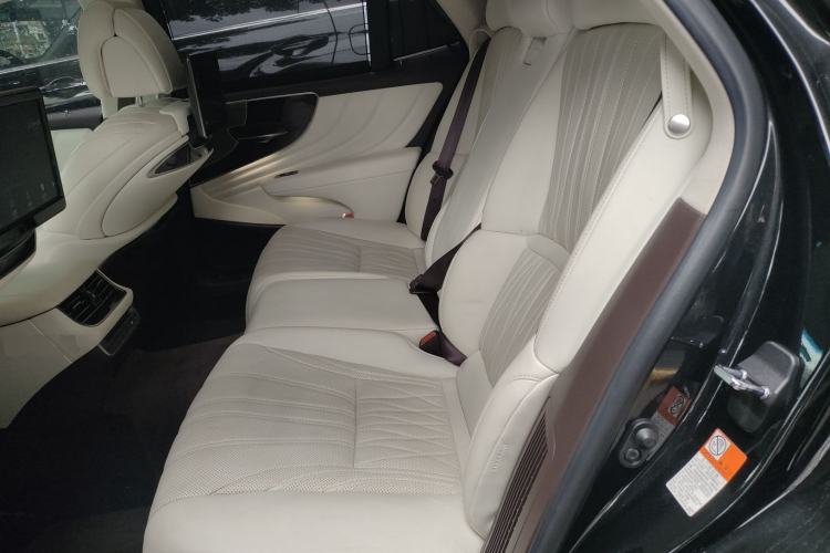 Used Lexus LS 2018 500h Executive Edition China VI