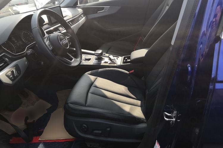 Used Audi A4L 2017 Plus 40 TFSI Ambition Model
