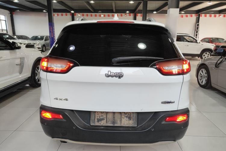 Used Jeep Cherokee 2014 2.4L Luxury Edition
