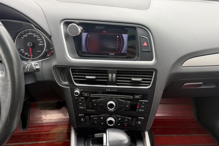 Used Audi Q5 2017 Plus 40 TFSI Ambition Model Interior 3