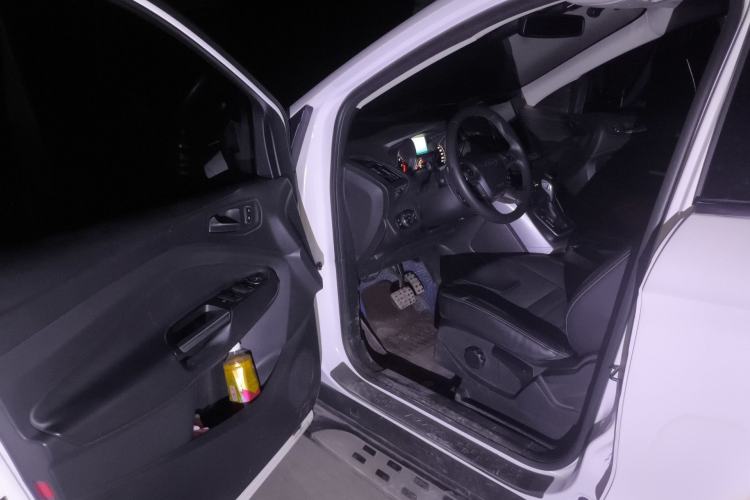 Used Ford Kuga 2013 1.6L GTDi Two-Wheel-Drive Trend Model Driver Seat