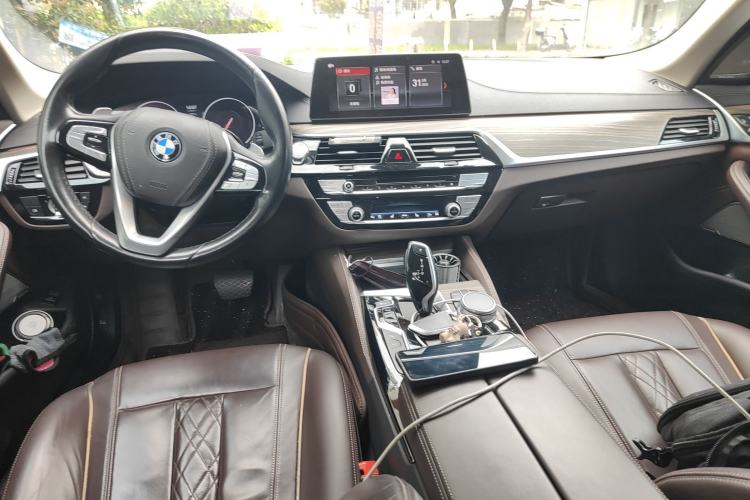 Used BMW 5 Series 2019 Facelifted 530Li Luxury Edition Premium Package Center Console