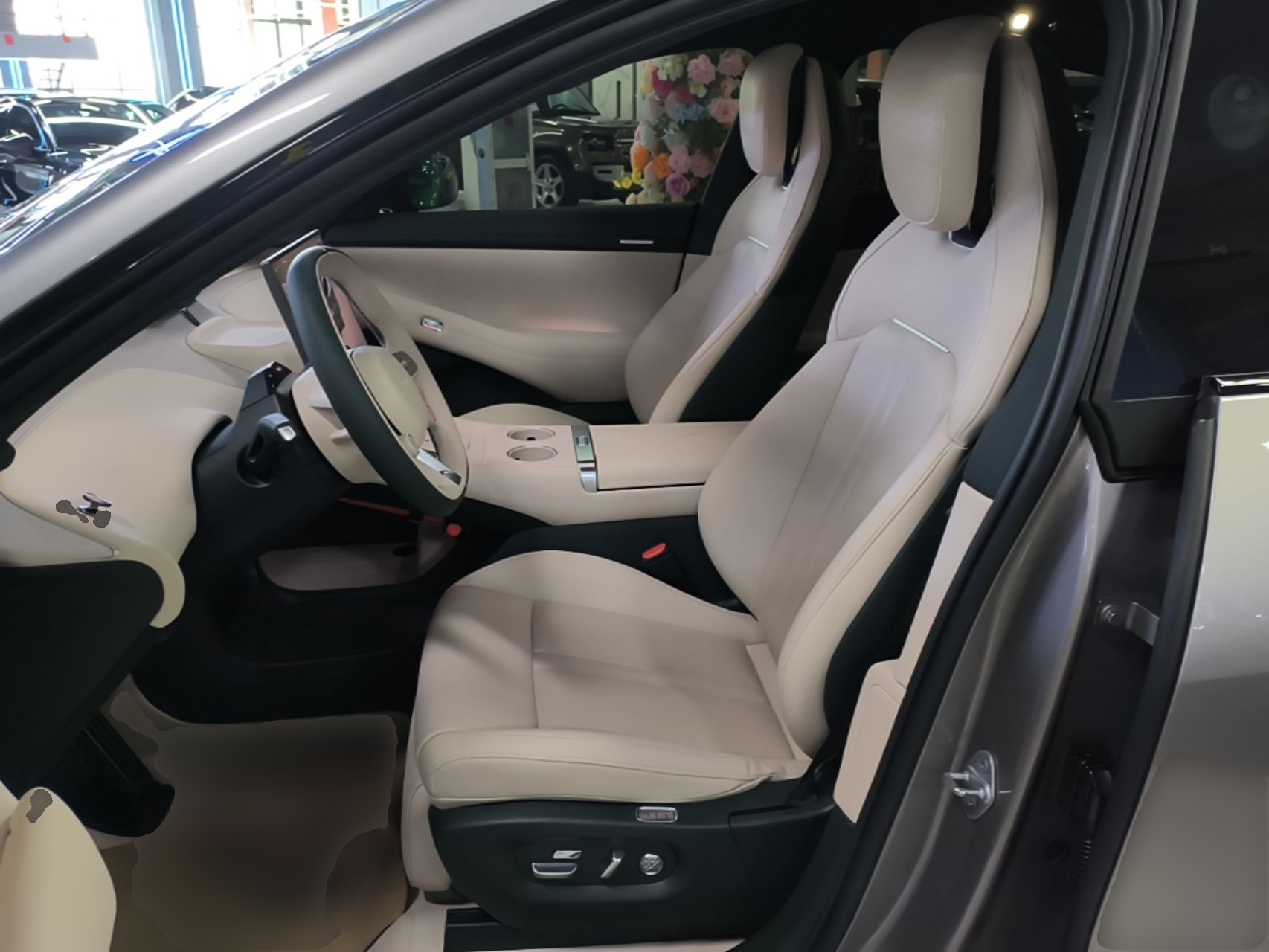 Xiaomi Auto YU7 2025 Ultra-Long Range All-Wheel Drive Pro Version — снимка 17