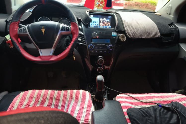 Used Jinbei Zhishang S30 2014 1.5L Manual Elite Model Center Console