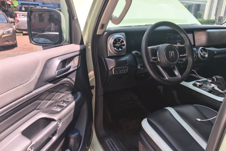 Used Tank 300 2023 City Edition 2.0T—Stylish as Ever Driver Seat