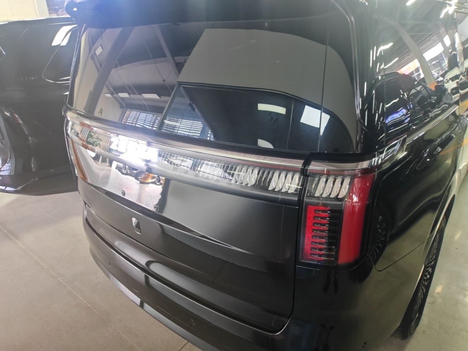 Zeekr 009 2024 Six-Seat Executive Version 4WD 108 kWh — снимка 5
