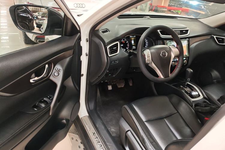 Used Nissan X-Trail 2015 2.0L CVT Comfort MAX Edition 2WD
