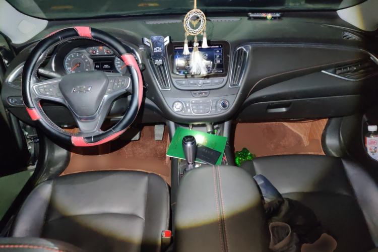 Used Chevrolet Malibu XL 2019 Redline 550T Automatic Sport Edition Center Console