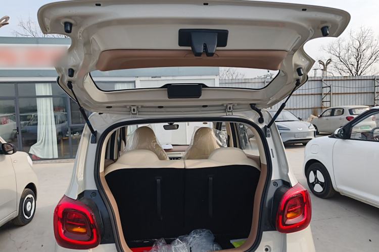 Used Wuling Hongguang MINIEV 2025 Four-Door Version Advanced Edition Trunk