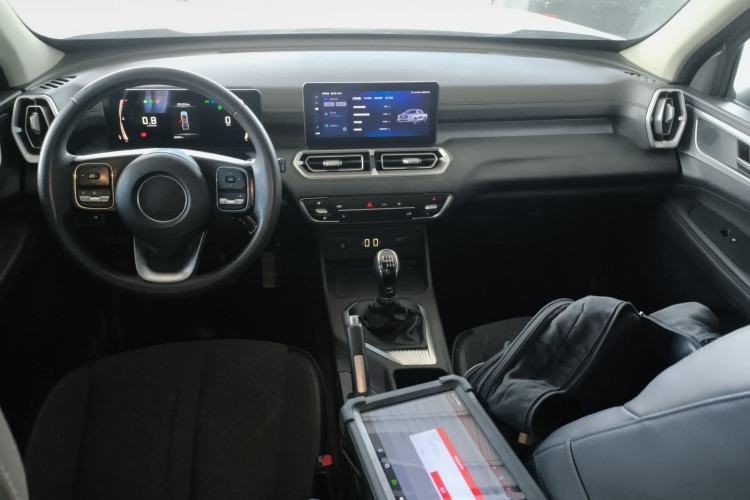 Used Great Wall King Kong Poer 2022 2.0T Manual Diesel Two-Wheel Drive Elite Version Long Bed Flatbed – GW4D20M Center Console