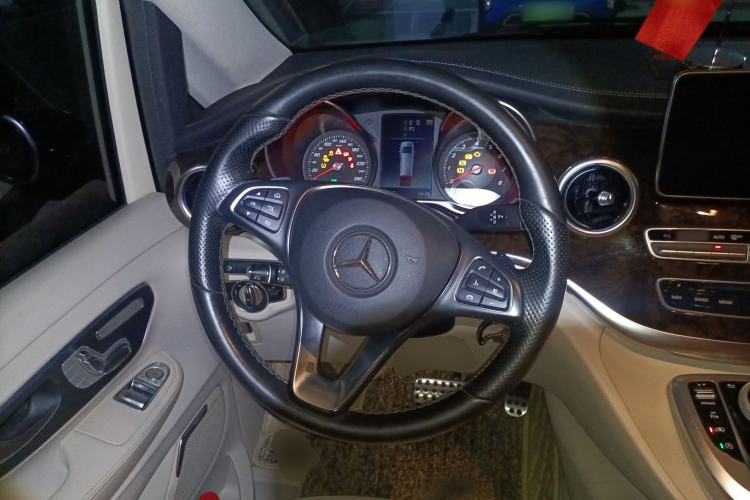 Used Mercedes-Benz V-Class 2017 V 260 L Prestige Extended Edition Steering Wheel
