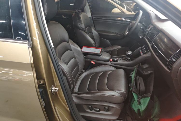 Used Skoda Kodiaq 2019 Facelifted TSI330 7-Seater Two-Wheel-Drive Luxury Enjoyment Edition China VI Standard Right Front Seat