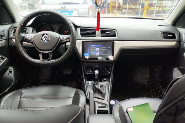Used Volkswagen Lavida 2017 1.6L Automatic Comfort Edition Center Console