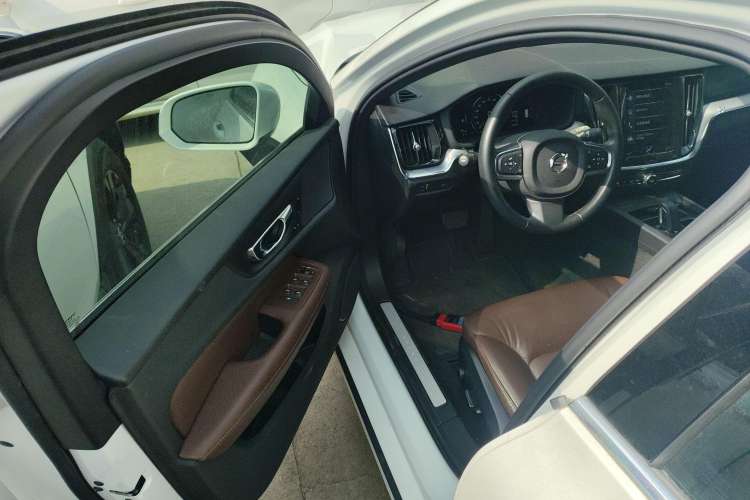 Used Volvo V60 2021 B4 Zhiyi Luxury Edition Driver Seat